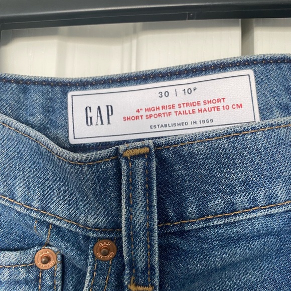 Gap Jean Short (High Rise) - Size 10 - Picture 3 of 4